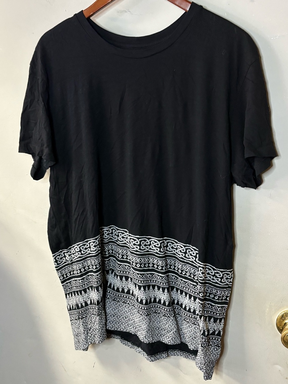 Armani Exchange men’s XL  Black Short Sleeve Crew with White Patterned Hem